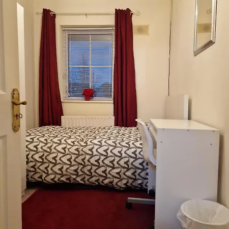 Females Only - Private Bedrooms In Dublin 民宿