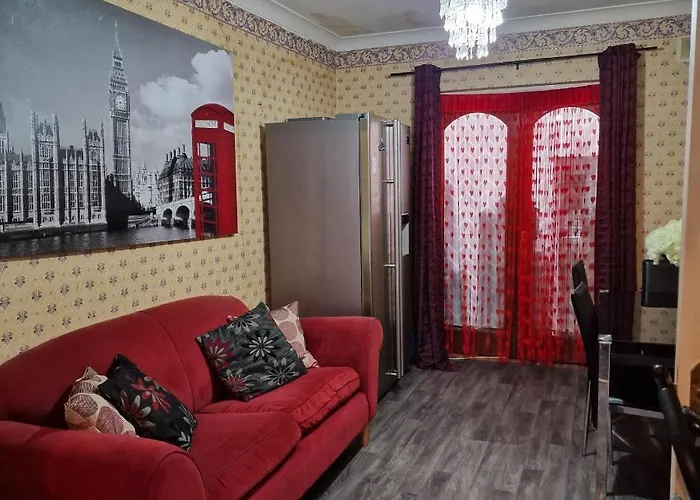 Females Only - Private Bedrooms In Dublin ホームステイ *